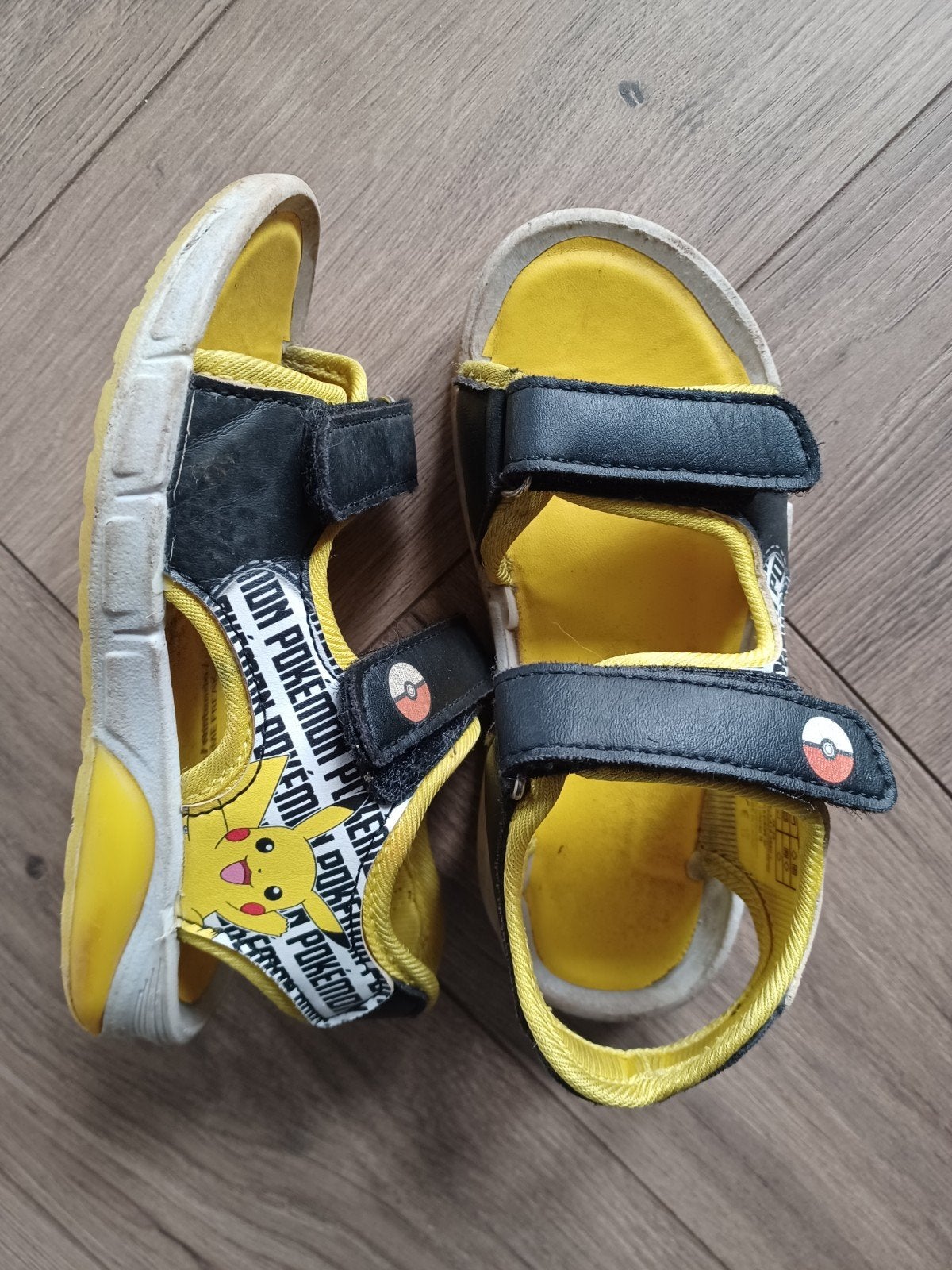 Sandalen Pokemon met lichtjes maat 27., Ophalen of Verzenden, Gebruikt, Schoentjes