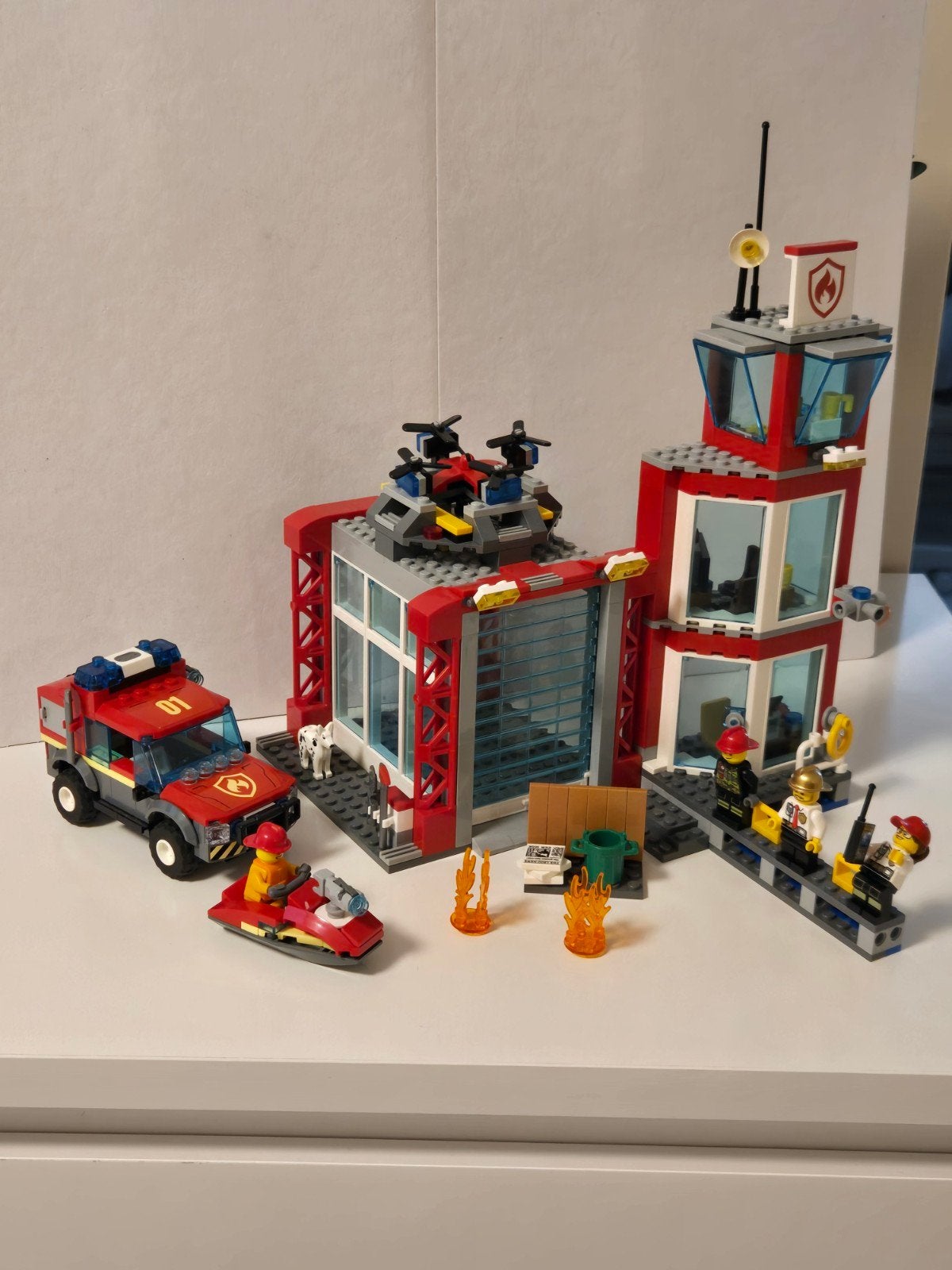 LEGO City: Brandweerkazerne (60215), Kinderen en Baby's, Speelgoed | Duplo en Lego, Compleet, Lego, Ophalen of Verzenden, Complete set