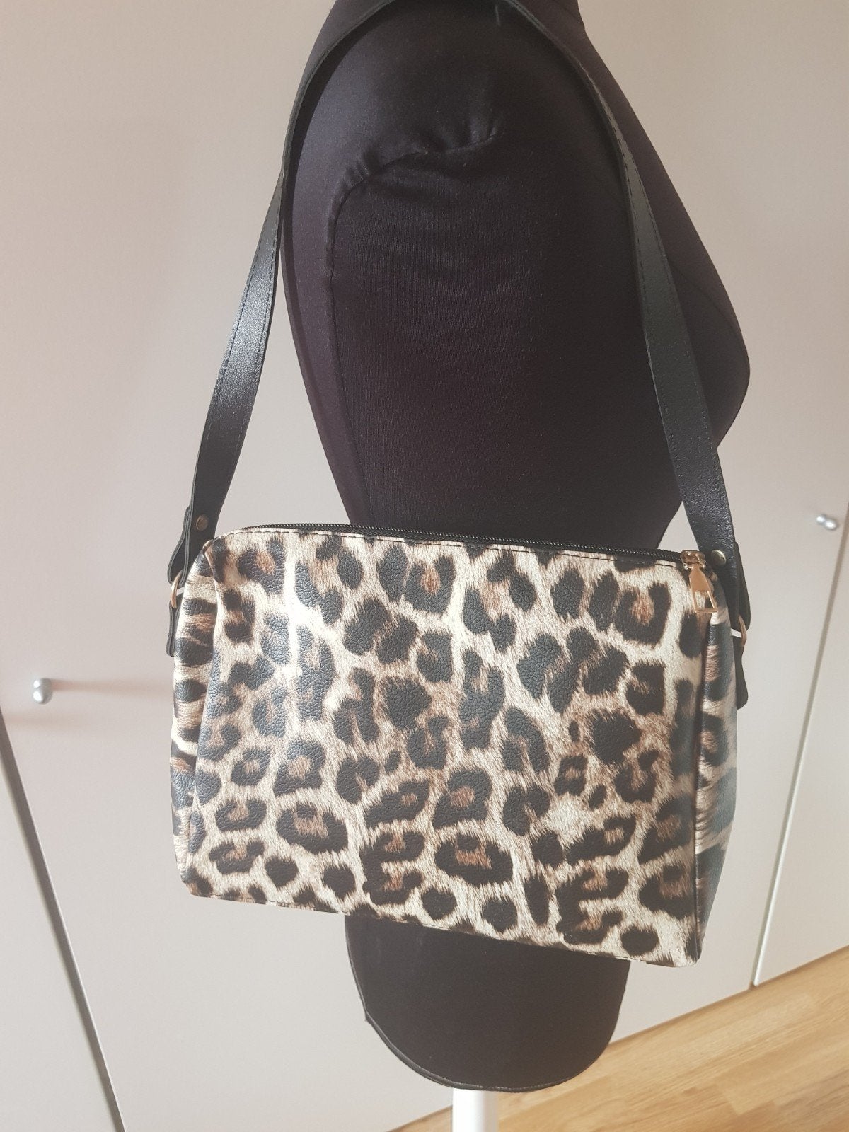 Trendy schoudertas met panterprint / luipaardprint, Ophalen of Verzenden, Zo goed als nieuw, Zwart