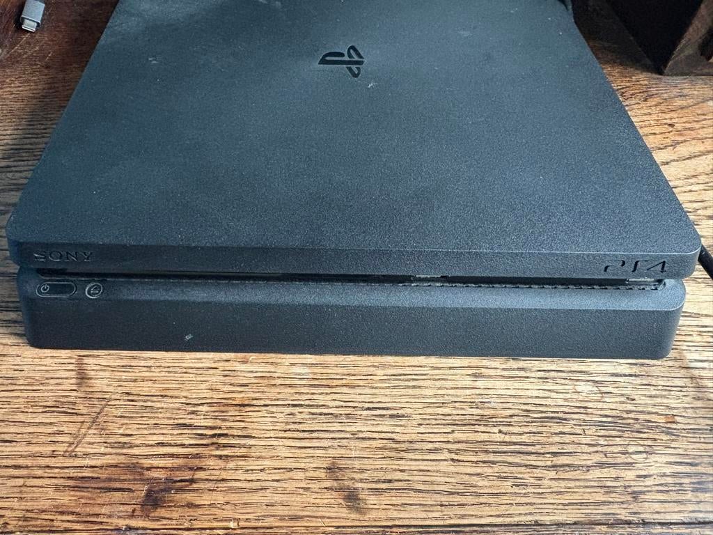 PlayStation 4 met 2 controllers en eventueel spellen, Met 2 controllers, Ophalen of Verzenden, Slim, 500 GB