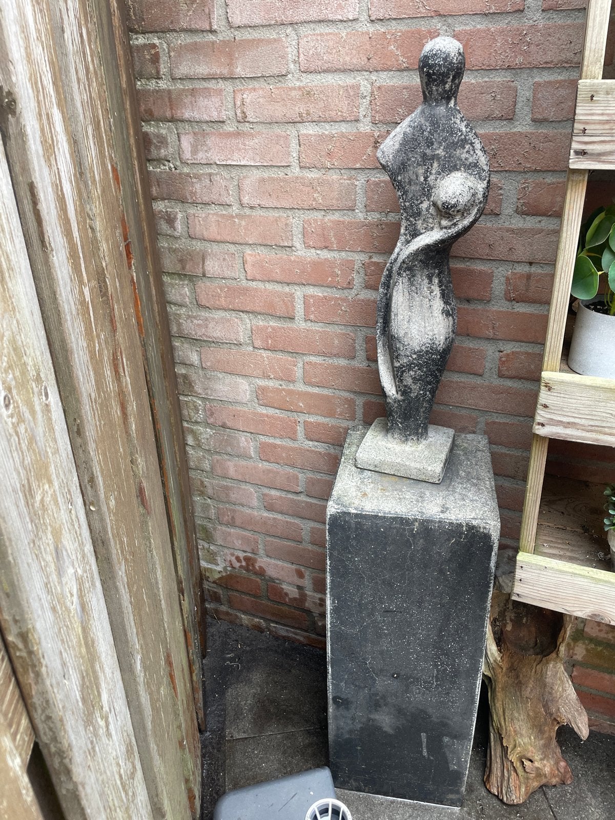 Abstracte sculptuur van steen - Vrouwelijk figuur, Ophalen, 50 - 100 cm, Beeld, Modern