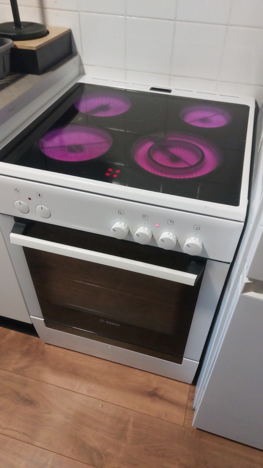 Te koop prachtige  electrische 220 Bosch electr fonuis, Ophalen, 4 kookzones, Zo goed als nieuw, Gas