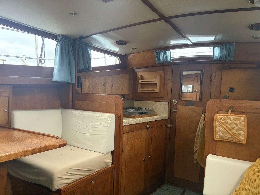 Klassiek motorjacht met moderne motor en ligplaats, Overige merken, Gebruikt, 11 m, 1.85 meter