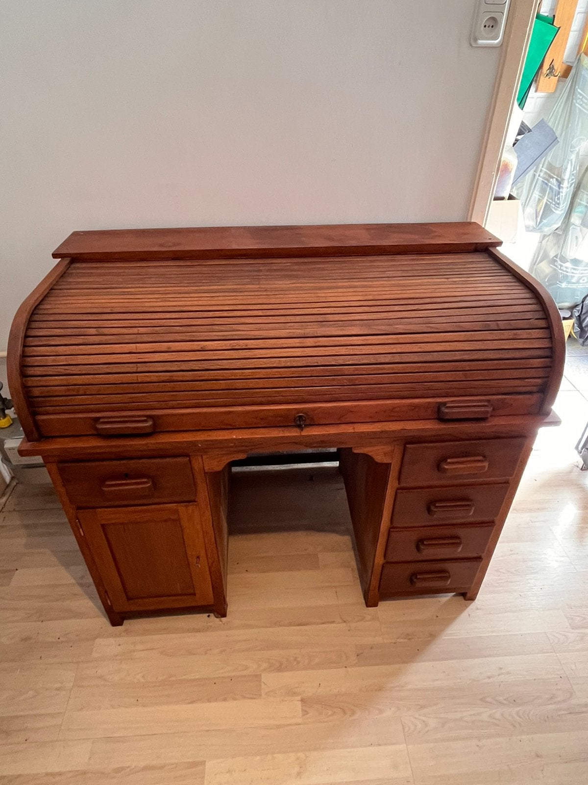 Antiek rolluik bureau, Ophalen