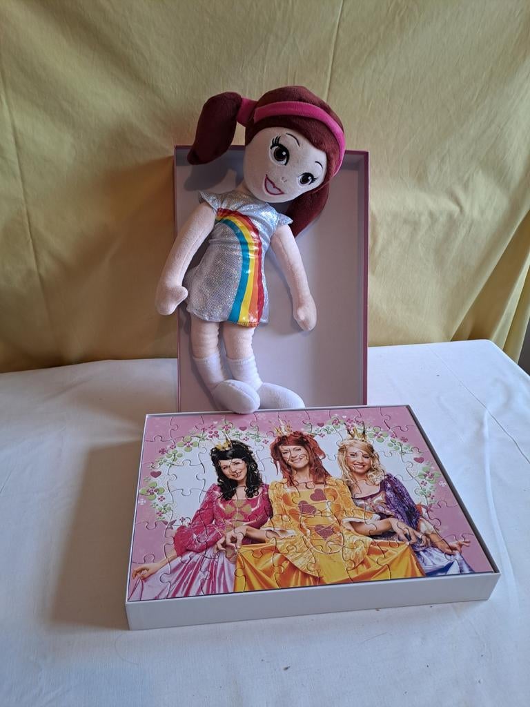 K 3 prinsesjes puzzels met grote pop, Ophalen of Verzenden, Overige figuren, Zo goed als nieuw, Beeldje of Figuurtje
