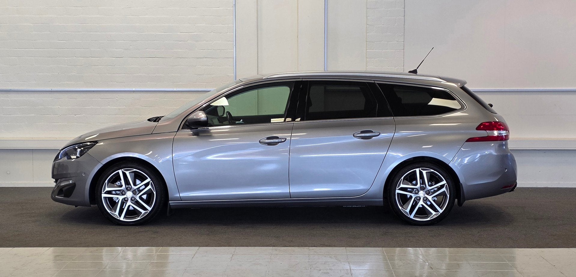 Peugeot 308 SW 1.6 THP Allure Trekhaak Massage Camera Leer 2, Euro 5, Gebruikt, 49 €/maand, Lease