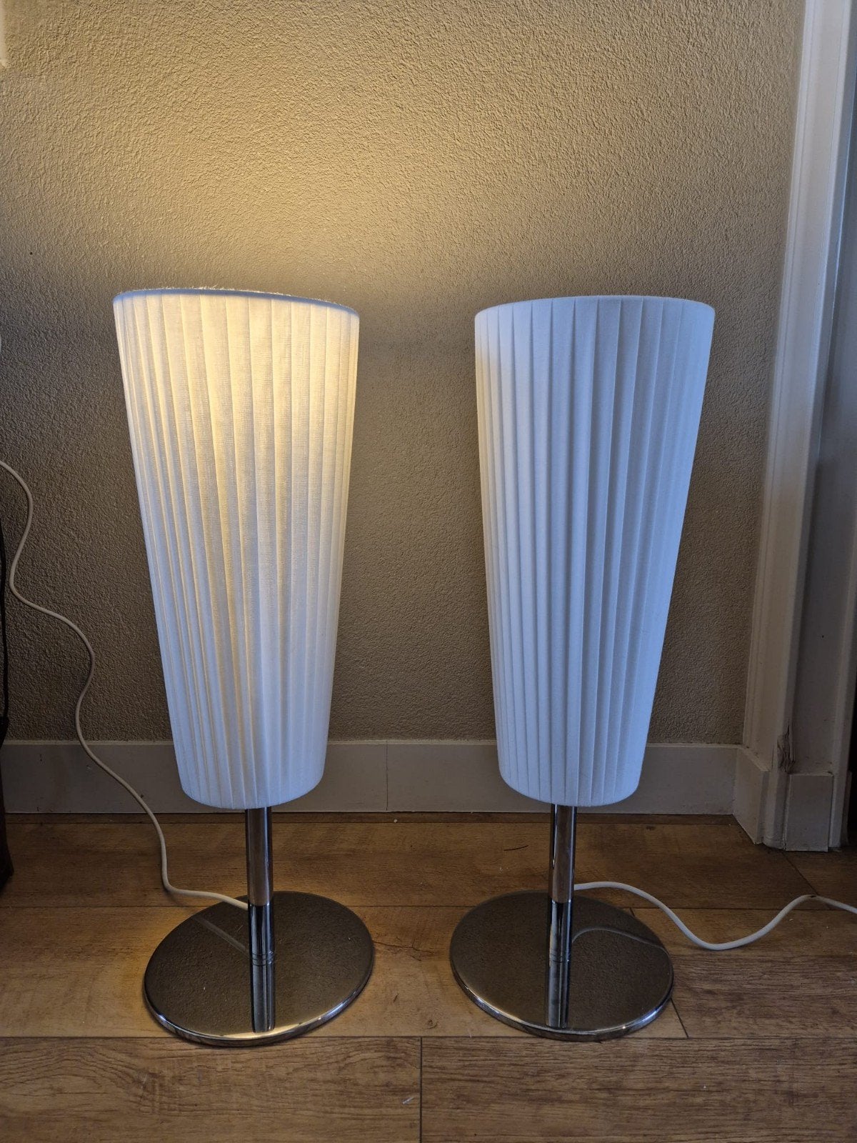 Set van 2 moderne tafellampen met plissé kap, Huis en Inrichting, Lampen | Tafellampen, Met schakelaar, Gebruikt, Overige merken