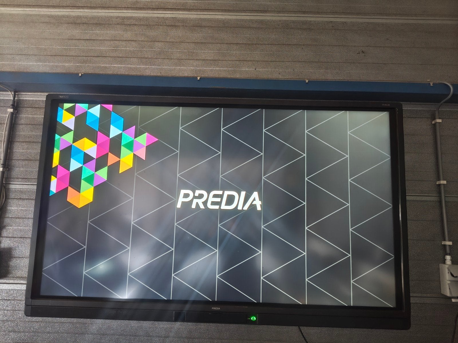 Predia Digibord 190cm (75 inch) - Werkt perfect, Ophalen, Gebruikt, 100 cm of meer, Overige merken