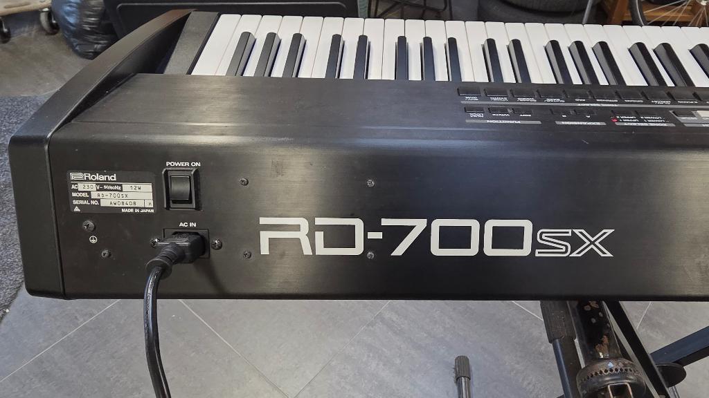 Roland RD-700SX stage piano met flightcase, Ophalen, Gebruikt, Zwart, Digitaal
