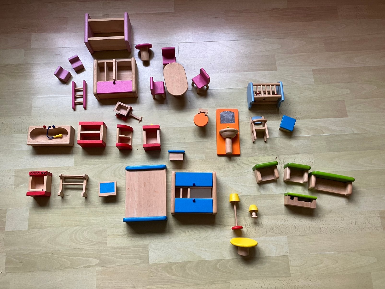 Pintoy 33 houten poppenhuismeubeltjes zgan, Ophalen of Verzenden, Zo goed als nieuw, Overige typen