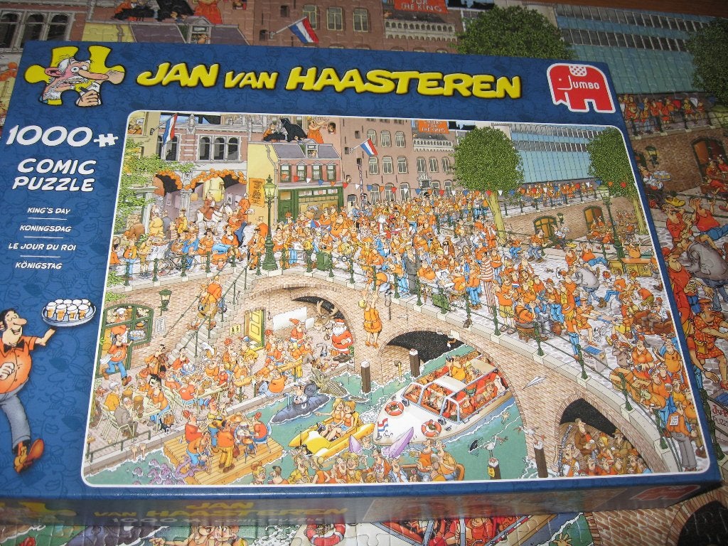 Jan van Haasteren KONINGSDAG 1000 stukjes, Hobby en Vrije tijd, Denksport en Puzzels, Ophalen of Verzenden, 500 t/m 1500 stukjes