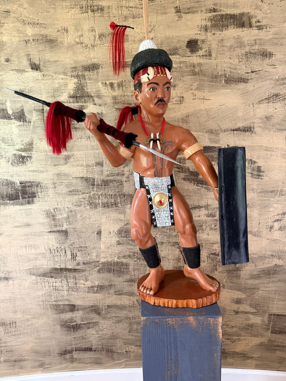 Naga Krijger Beeld uit Noordoost-India, 106 cm Hout, Antiek en Kunst, Hout, Bruin, India, Handgemaakt