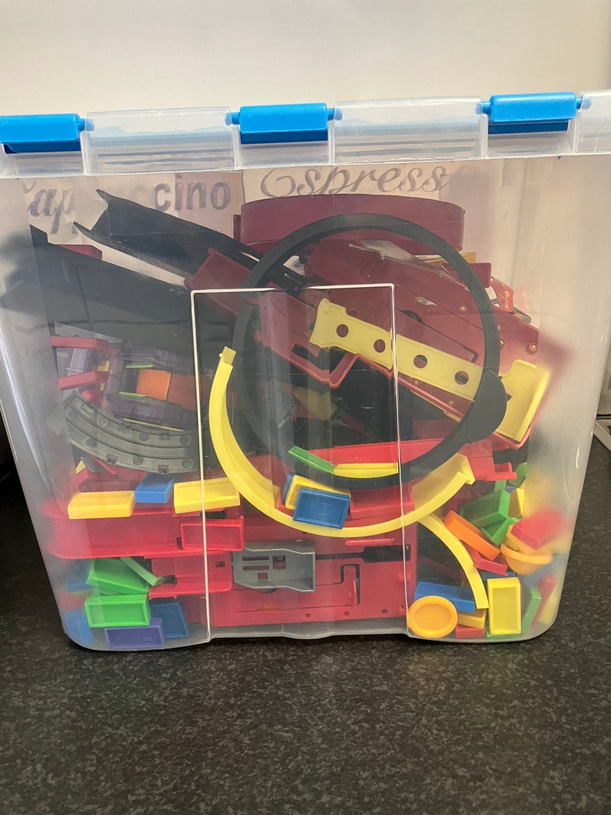 Box vol met dominostenen en toebehoren, Ophalen, Zo goed als nieuw