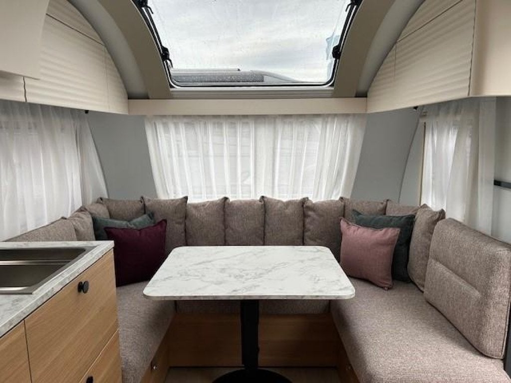 Adria Adora 572 UT, Caravans en Kamperen, Rondzit, Bedrijf, Adria, 6 tot 7 meter