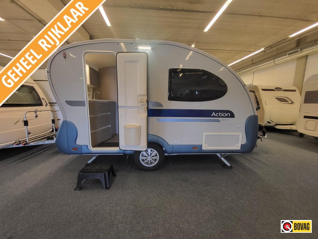 Adria Action 361 LH; voortent Walker en fietsenrek voor, Overige typen, Tot en met 2, 750 - 1000 kg, Adria
