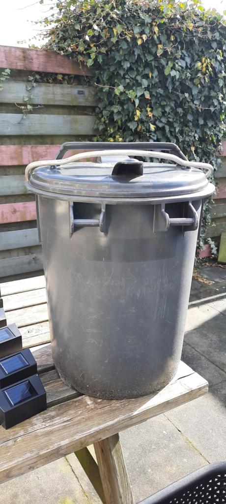 Kunststof afvalemmer 35 liter grijs met
beugel, Caravans en Kamperen, Ophalen of Verzenden, Zo goed als nieuw