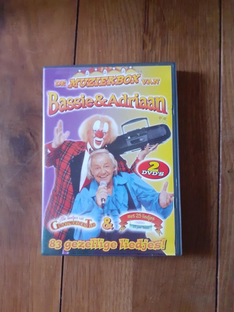 Bassie & Adriaan: De Muziekbox - 2 DVD's met 83 Liedjes, Ophalen, Gebruikt, Alle leeftijden, Boxset