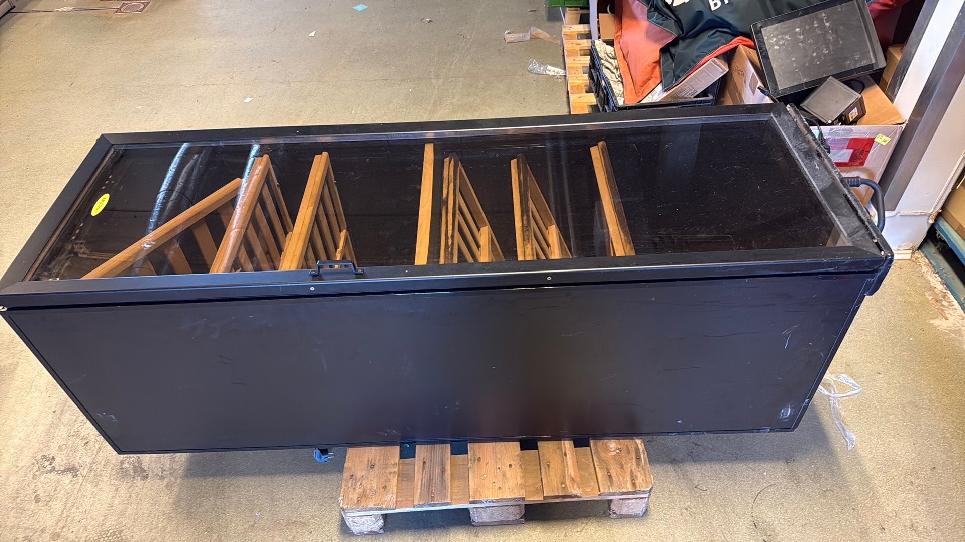 Wijn klimaatkast kapot, Witgoed en Apparatuur, Ophalen, Zonder vriesvak, 160 cm of meer, Minder dan 75 liter