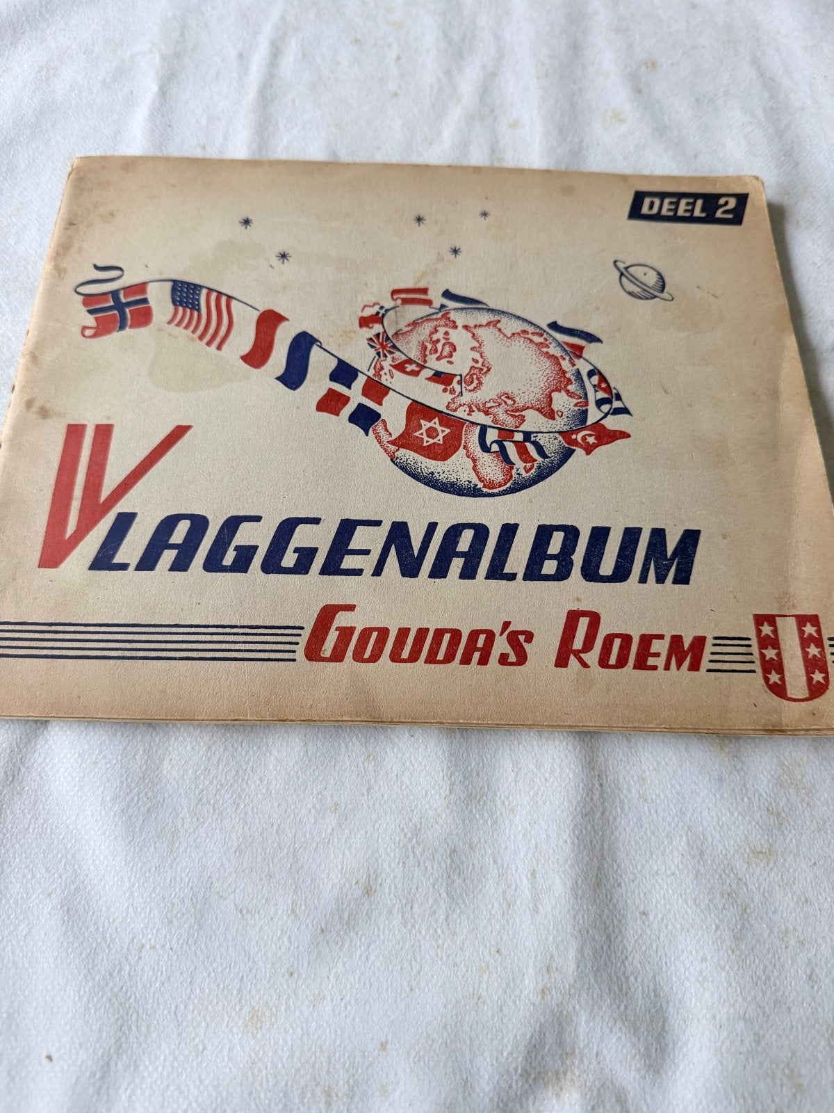 Vintage Vlaggenalbum Gouda's Roem / Delftse Pot Deel 2, Boeken, Ophalen of Verzenden, Gelezen, Plaatjesalbum