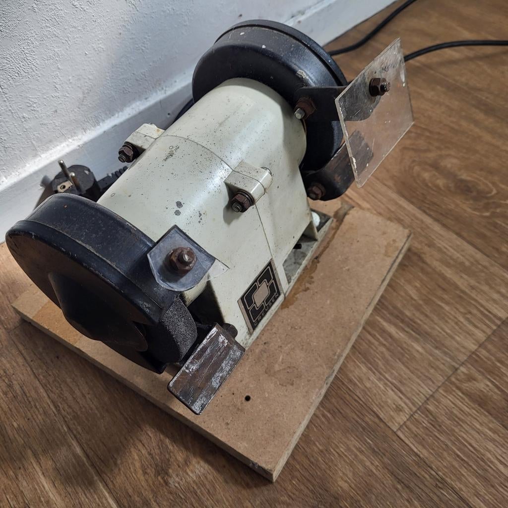 Slijpsteen, Ophalen of Verzenden, Zo goed als nieuw, Minder dan 700 watt, Werkbankslijpmachine