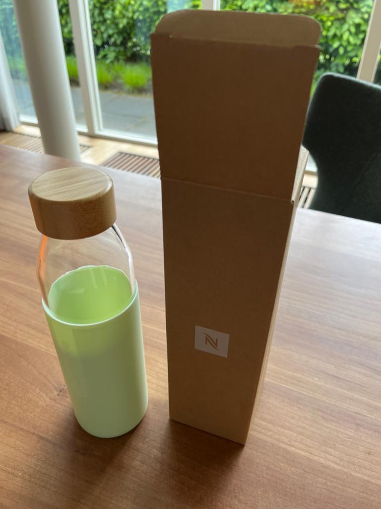 Nespresso Glazen Fles met Bamboe Dop en Siliconen Hoes, Sport en Fitness, Bidons, Ophalen of Verzenden, Nieuw