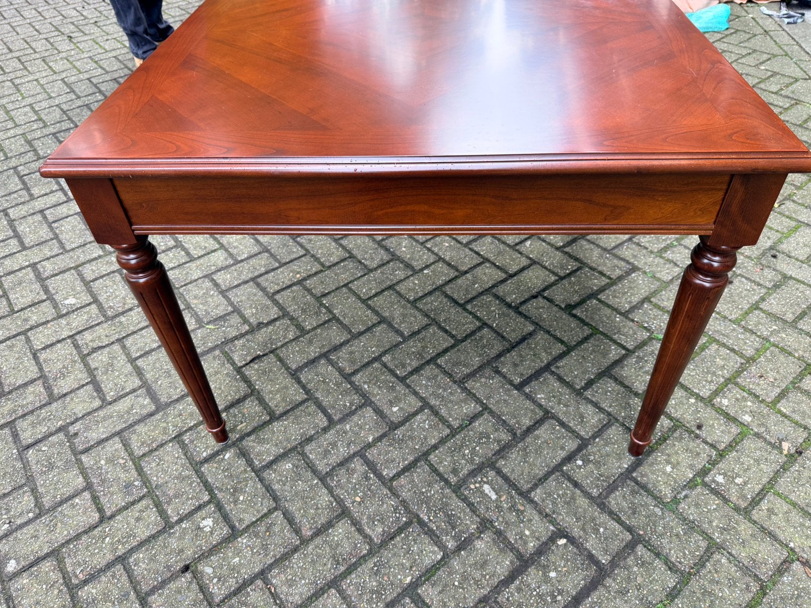 Vierkante tafel, Ophalen