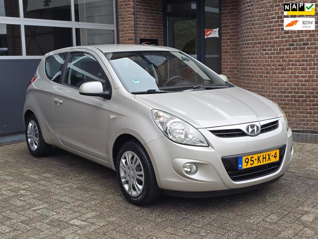 Hyundai I20 1.2i DynamicVersion 1e Eigenaar |Nap |APK 05-202, Auto's, Hyundai, Voorwielaandrijving, 450 kg, Gebruikt, 31 €/maand