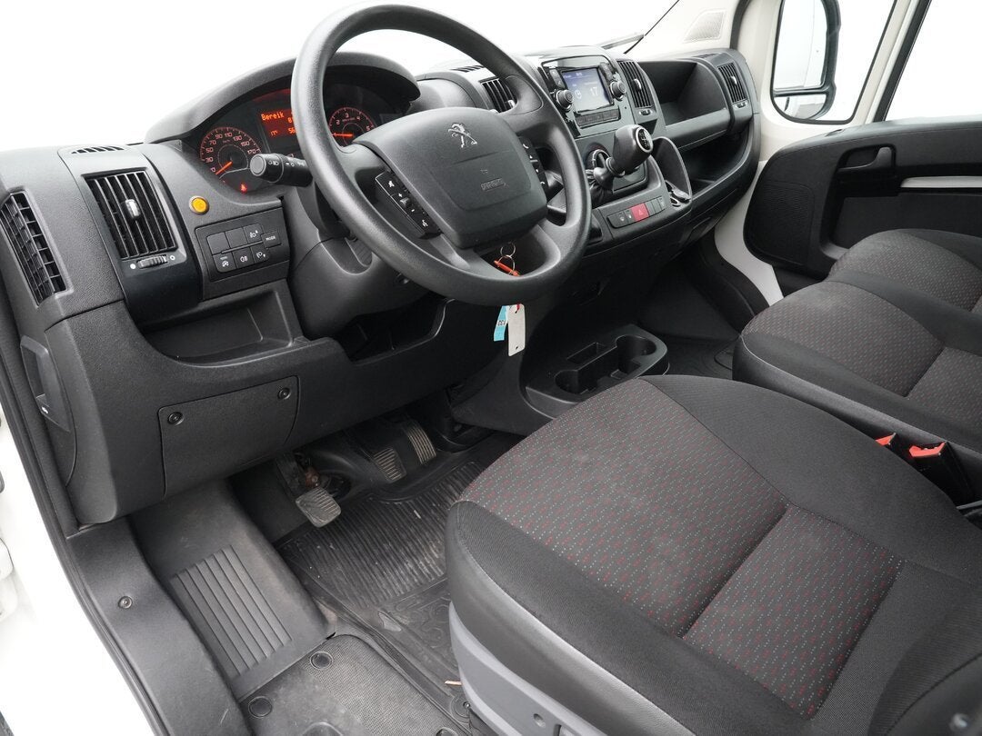 Peugeot Boxer 140PK 4X2 Gesloten bak D'Hollandia Laadklep Ba, Auto's, 2522 kg, Gebruikt, Euro 6, 4 cilinders