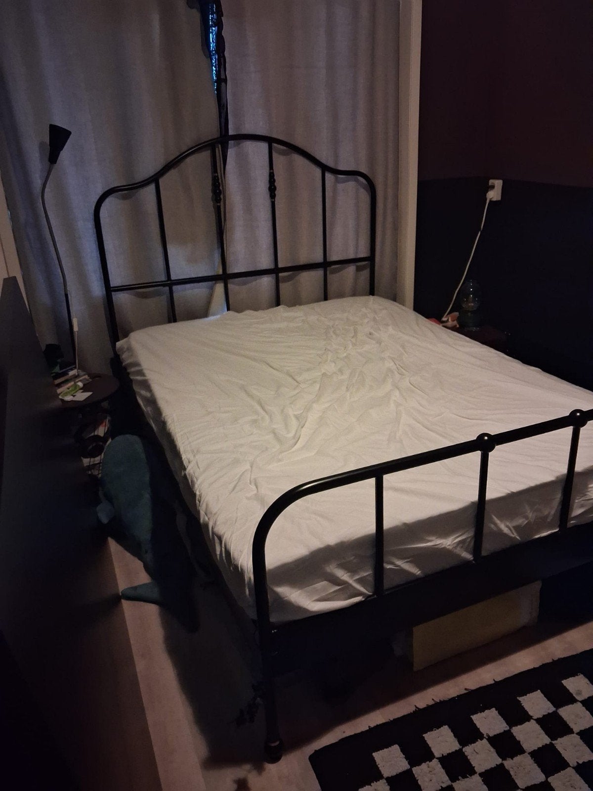 Ikea sagstua bedframe, Huis en Inrichting, Ophalen, Gebruikt, Zwart, Tweepersoons