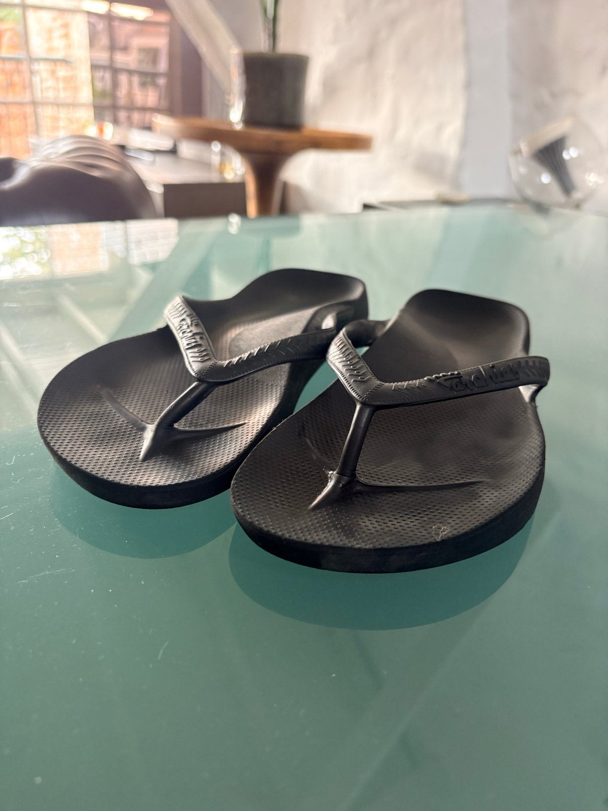 Archies Slippers Zwart - Maat 41-41.5, Ophalen of Verzenden, Zo goed als nieuw, Zwart, Slippers