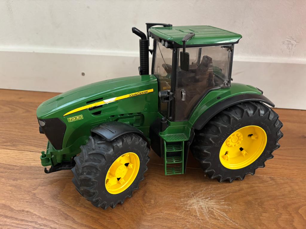 Bruder John Deere 7930 speelgoedtractor, Ophalen of Verzenden, Zo goed als nieuw