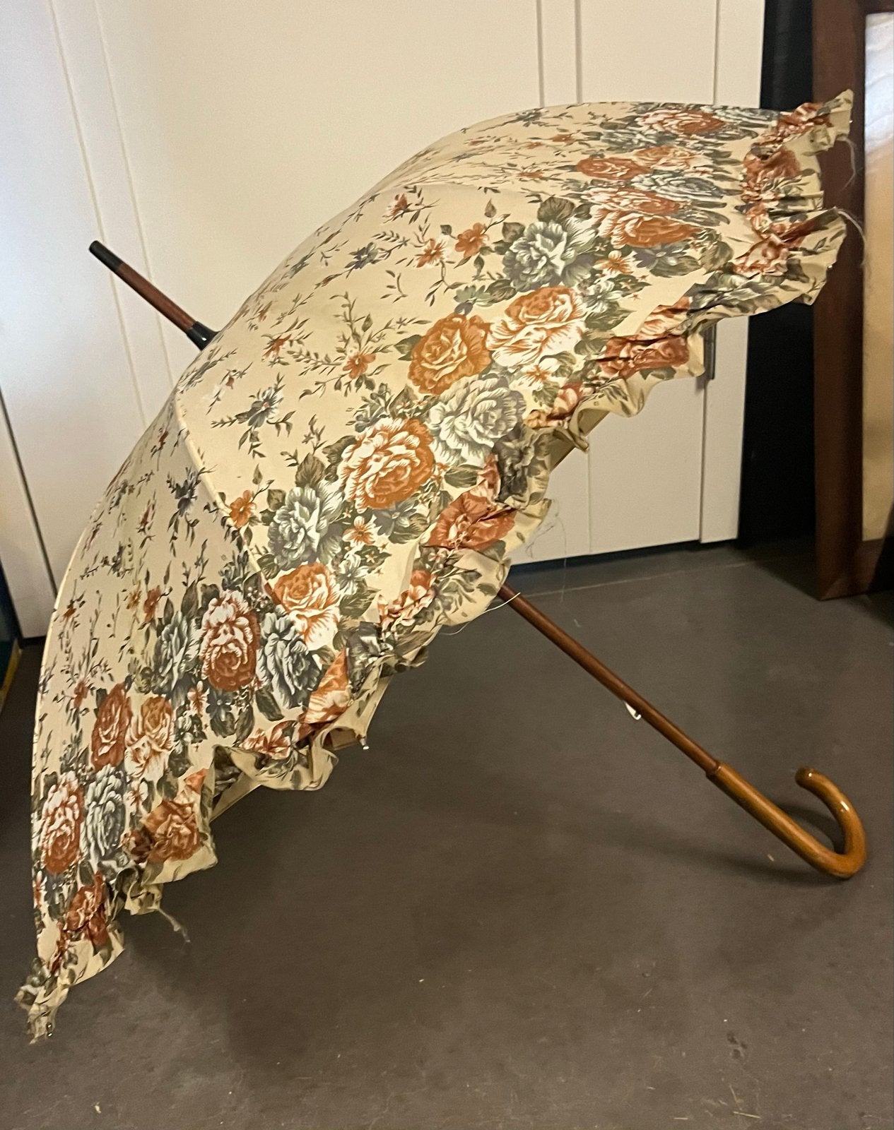 Vintage paraplu met bloemenprint en houten handvat, Ophalen, Gebruikt, Overige kleuren