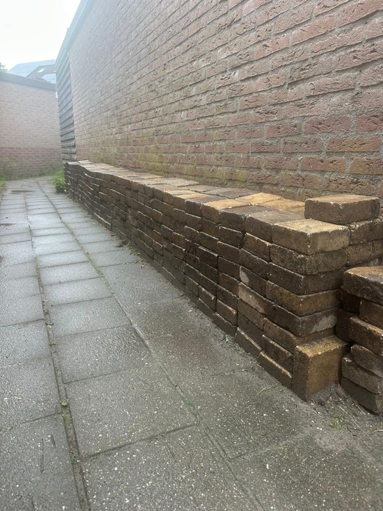 Gratis af te halen: Ongeveer 580 tegels 14x14x6 cm, Ophalen, Overige materialen, Gebruikt, Minder dan 20 cm