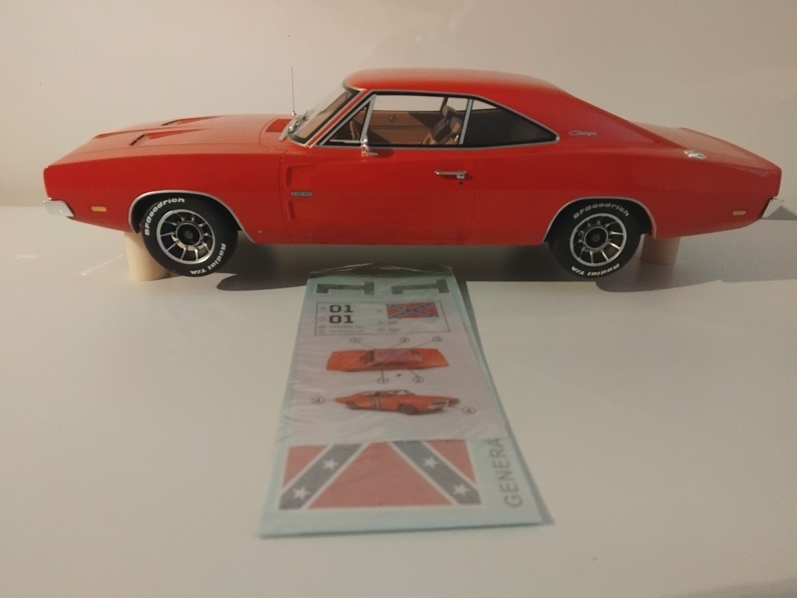 Grote Dodge Charger Dukes of Hazzard General Otto 1:12 KRD, Ophalen of Verzenden, Zo goed als nieuw, 1:9 t/m 1:12, Auto