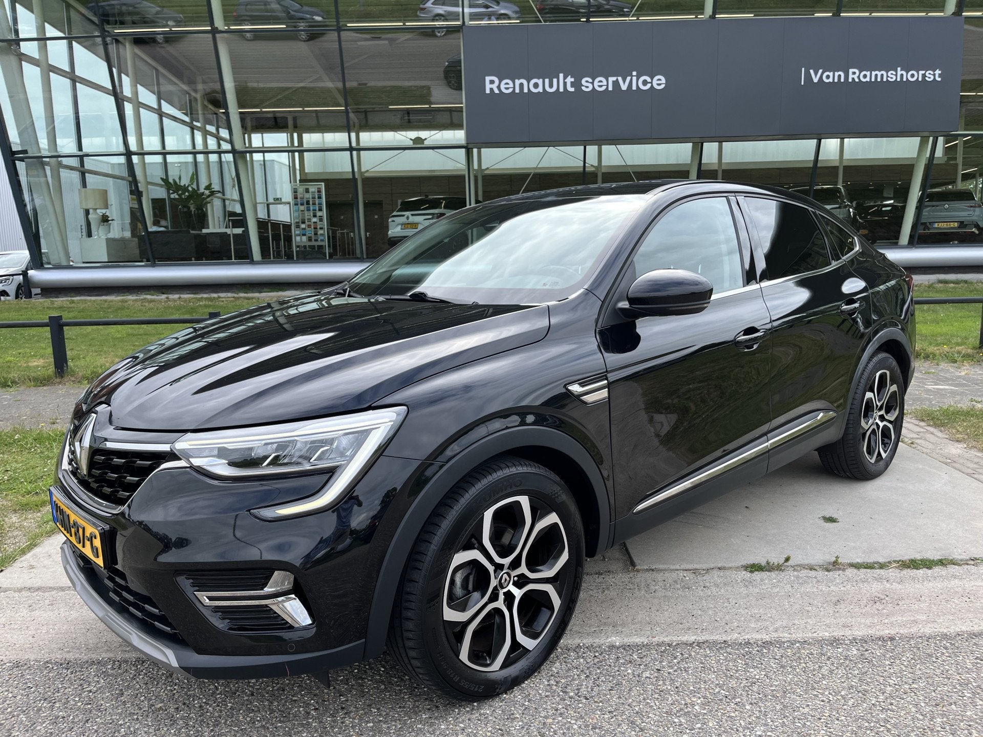 Renault Arkana 1.6 E-Tech Hybrid 145PK Intens / Dealer onder, Auto's, Gebruikt, 4 cilinders, Zwart, Bedrijf