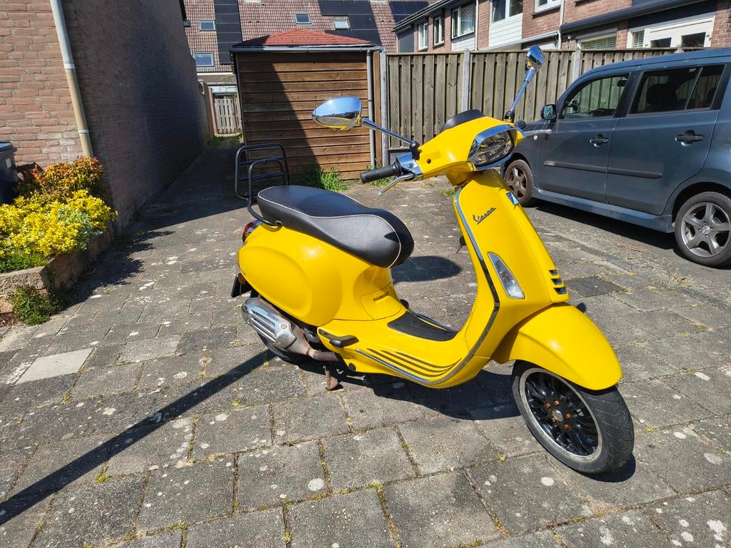 Unieke gele Vespa Sprint 2021, Fietsen en Brommers, Scooters | Piaggio, Ophalen, Benzine, Overige modellen