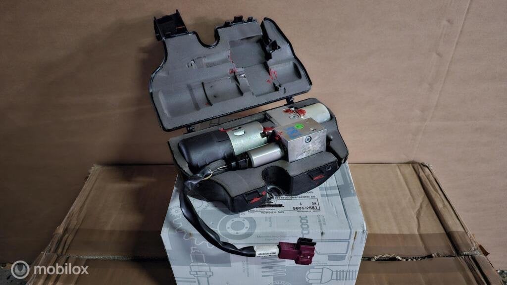 Mercedes ML Achterklep pomp W164 A1648000648 A1648001848, Gebruikt, Ophalen of Verzenden