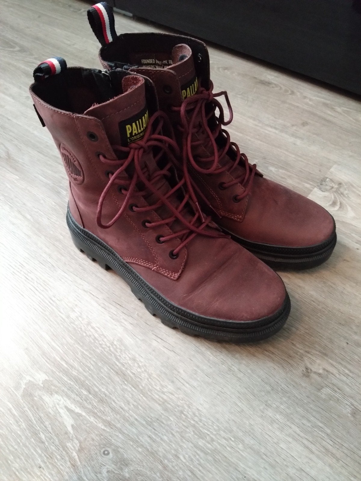 Rode lederen Palladium s  Pallatrooper off-3 maat 38, Ophalen of Verzenden, Zo goed als nieuw, Rood, Hoge laarzen