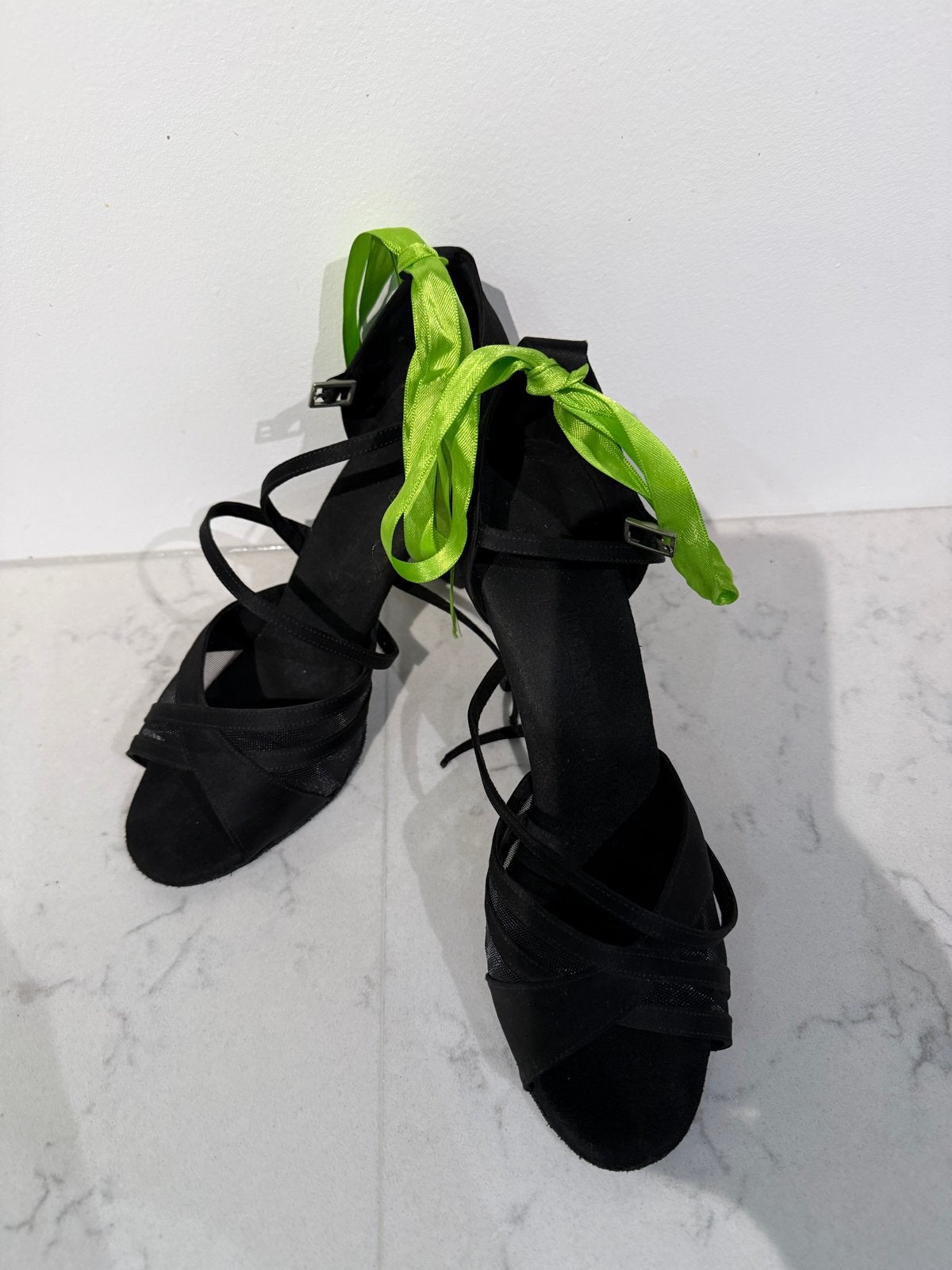 Zwarte dansschoenen met groene linten 40 - Zo goed als nieuw, Ophalen, Zo goed als nieuw, Zwart, Dansschoenen
