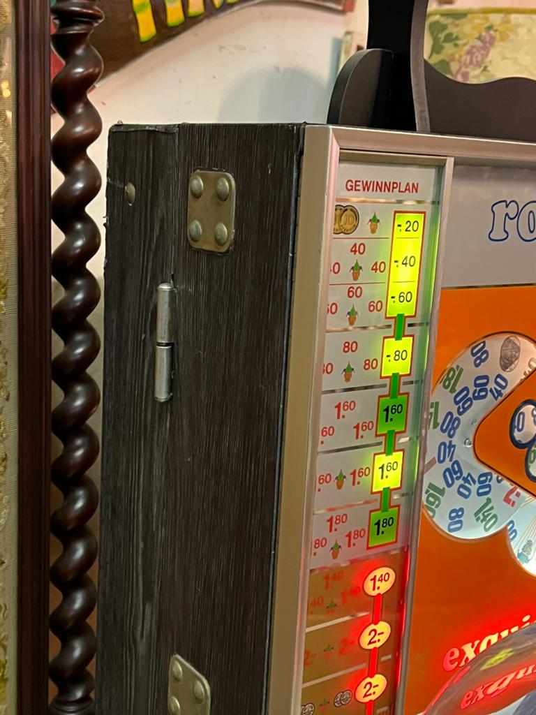 Oude wandautomaat, werkend op euros, Verzamelen, Ophalen, Zo goed als nieuw, Nvt, Nvt