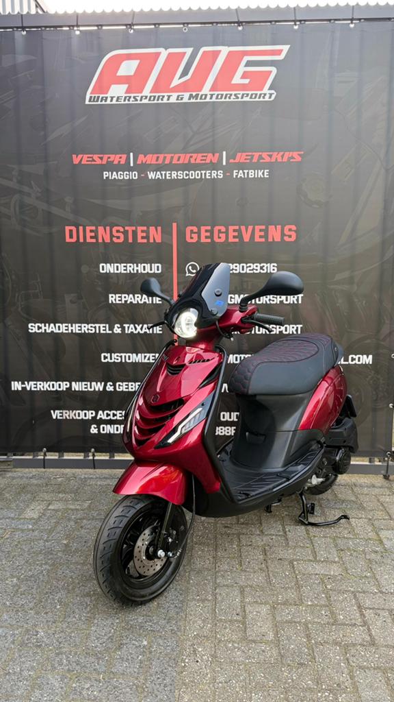 NIEUWSTAAT Candy red Piaggio Zip BROM euro5 GRATIS BEDORGD!!, Maximaal 45 km/u, Zip, Ophalen of Verzenden, Zo goed als nieuw