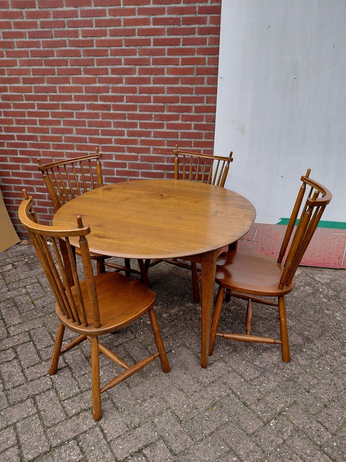 Ovale eettafel met 4 stoelen - massief eikenhout, Huis en Inrichting, Gebruikt, Eikenhout, Klassiek, landelijk, Ophalen of Verzenden