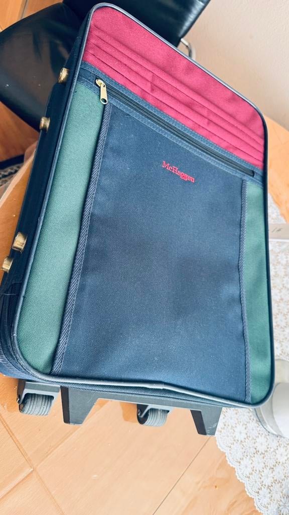 Te koop een goede koffer .€15., Ophalen of Verzenden, Zo goed als nieuw, Hard kunststof, Minder dan 50 cm