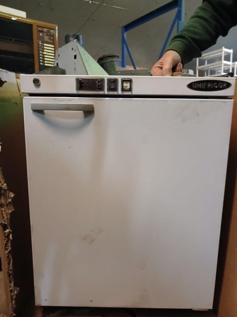 Compacte professionele koelunit UNIFRIGOR, Zonder vriesvak, 100 tot 150 liter, Nieuw, 45 tot 60 cm
