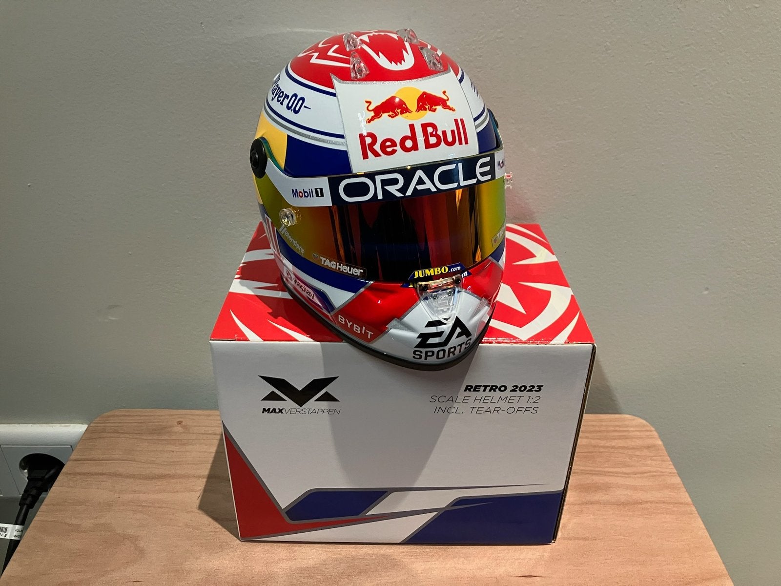 Max verstappen helm 1:2 retro 2023, Ophalen of Verzenden, Zo goed als nieuw, Formule 1