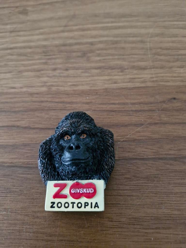 306 Gorilla magneet van Zoo Givskud Zootopia, Ophalen of Verzenden