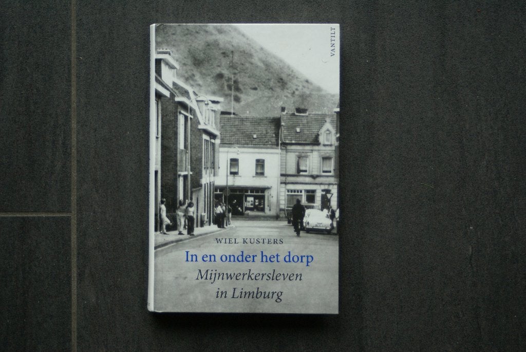 IN en ONDER het DORP: mijnwerkersleven in Limburg.. (HC), Boeken, Ophalen of Verzenden, Zo goed als nieuw