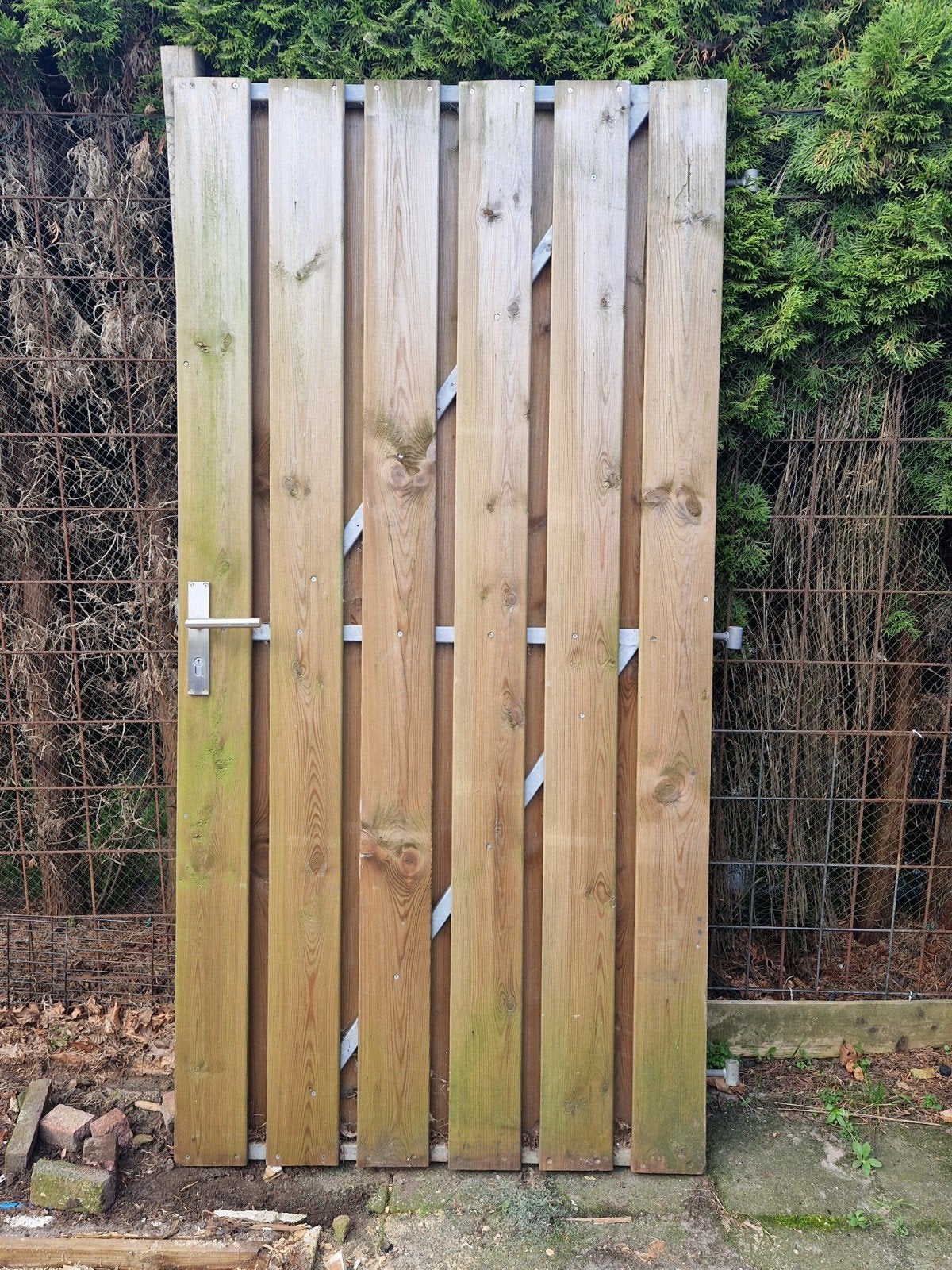 Zware houten deur met ijzeren frame, 200x100 cm, Doe-het-zelf en Verbouw, Deuren en Horren, Ophalen, Gebruikt, 80 tot 100 cm, Buitendeur