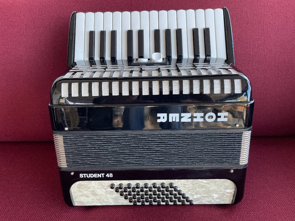 Kleine duitse Hohner Student accordeon . 48 bas ., 48-bas, Met koffer, Zo goed als nieuw, Hohner