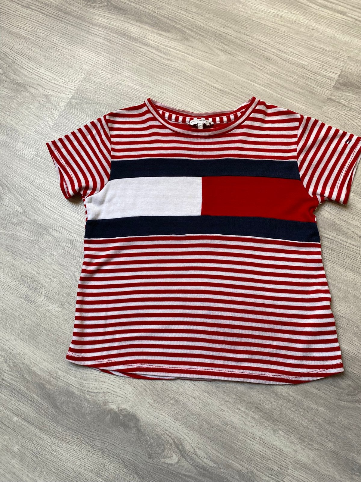 Tommy Hilfiger gestreept truitje maat 128, Ophalen of Verzenden, Zo goed als nieuw, Jongen of Meisje, Shirt of Longsleeve